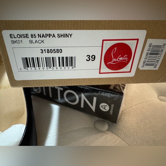 Christian Louboutin Elegant Black Heels - Picture 2 of 10